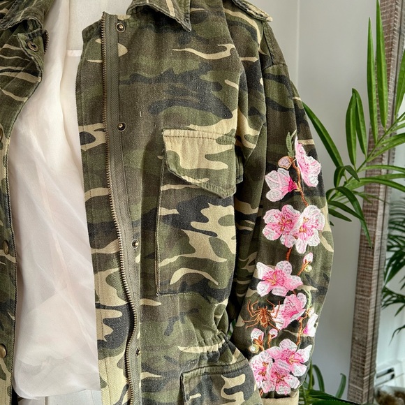 Tempo Paris Camouflage Jacket with Floral Embroidery - Picture 3 of 8